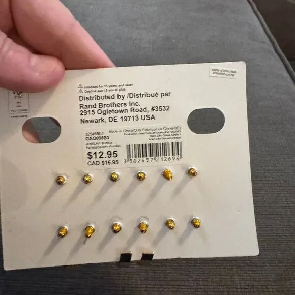 GAP Jewelry & Hair Clip Bundle NWT Gold Hoops Stud Earrings Hair Barrette Set - Picture 4 of 5